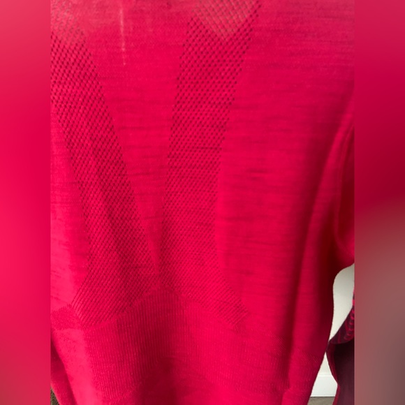 S 🔖 Women's Intraknit™ Merino 200 Crew In Pomegranate Red SW016412G65 - Picture 9 of 9